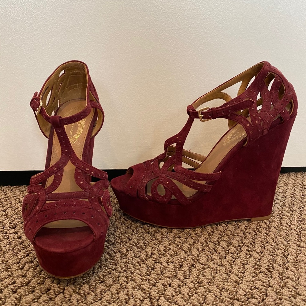 Elie Tahari Size 38 Maroon Wedges
